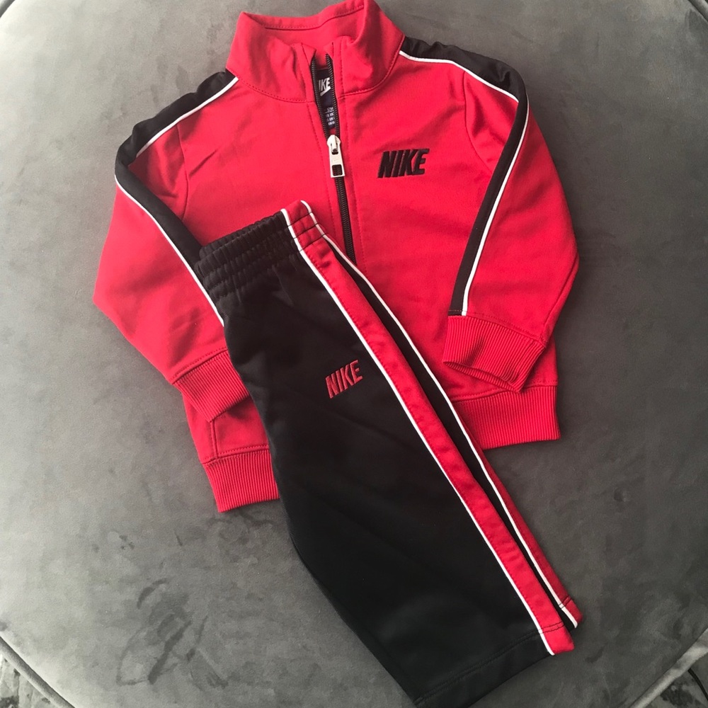 Nike baby boy sweatsuit, size 12months